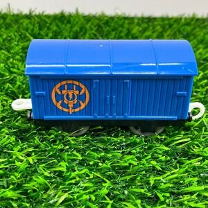 Thomas & Friends TrackMaster Blue Cargo Van Orange Plug Logo Mattel 2009 Train